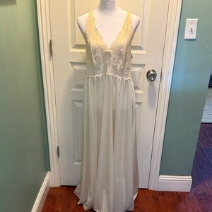 Elegant Cream Lace nightgown